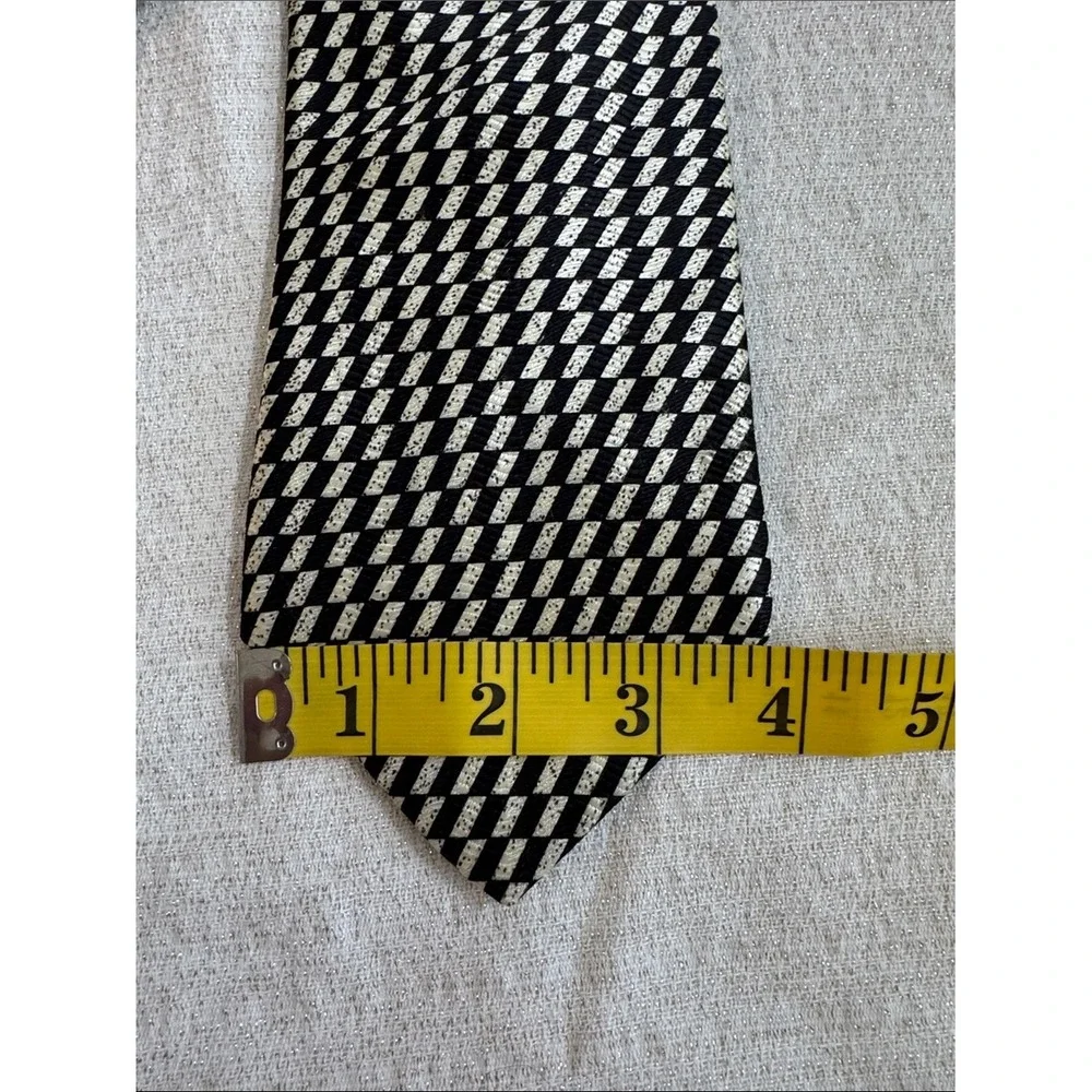 Cintas‎ Mens Silk Necktie Black Silver Geometric Diamond Pattern 101843-090 USA